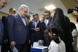 بازدید معاون علمی رئیس جمهور از شرکت های نانویی مسقر در پژوهشگاه پلیمر
 6