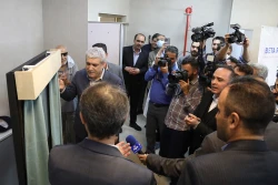 بازدید معاون علمی رئیس جمهور از شرکت های نانویی مسقر در پژوهشگاه پلیمر
 9