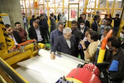 بازدید معاون علمی رئیس جمهور از شرکت های نانویی مسقر در پژوهشگاه پلیمر
 12