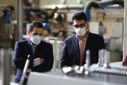 بازدید معاون علمی رئیس جمهور از شرکت های نانویی مسقر در پژوهشگاه پلیمر
 14