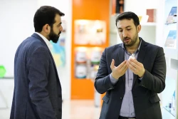 بازدید جناب آقای نجابت، نماینده مردم شیراز در مجلس شورای اسلامی از ستاد نانو و گفتگو با دکتر احمدوند دبیر ستاد
 3