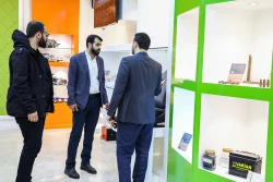 بازدید جناب آقای نجابت، نماینده مردم شیراز در مجلس شورای اسلامی از ستاد نانو و گفتگو با دکتر احمدوند دبیر ستاد
 4