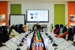 بازدید دانش آموزان دبیرستان شهید بینائی منطقه 15 از نمایشگاه ستاد نانو و میکرو 3