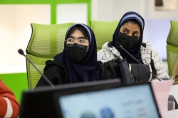 بازدید دانش آموزان دبیرستان شهید بینائی منطقه 15 از نمایشگاه ستاد نانو و میکرو 10