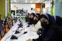 بازدید دانش آموزان دبیرستان شهید بینائی منطقه 15 از نمایشگاه ستاد نانو و میکرو 13