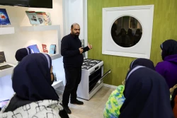 بازدید دانش آموزان دبیرستان شهید بینائی منطقه 15 از نمایشگاه ستاد نانو و میکرو 16