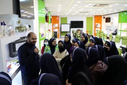 بازدید دانش آموزان دبیرستان شهید بینائی منطقه 15 از نمایشگاه ستاد نانو و میکرو 18