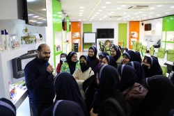 بازدید دانش آموزان دبیرستان شهید بینائی منطقه 15 از نمایشگاه ستاد نانو و میکرو 18