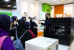 بازدید دانش آموزان دبیرستان شهید بینائی منطقه 15 از نمایشگاه ستاد نانو و میکرو 23