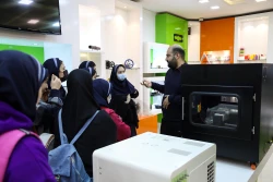 بازدید دانش آموزان دبیرستان شهید بینائی منطقه 15 از نمایشگاه ستاد نانو و میکرو 23