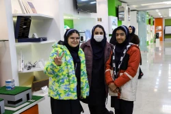 بازدید دانش آموزان دبیرستان شهید بینائی منطقه 15 از نمایشگاه ستاد نانو و میکرو 24