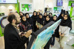 بازدید دانشجویان دانشگاه علوم پزشکی جندی شاپور اهواز از نمایشگاه ستاد توسعه فناوری‌های نانو و میکرو 9