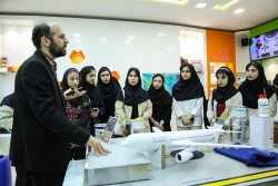 بازدید دانشجویان دانشگاه علوم پزشکی جندی شاپور اهواز از نمایشگاه ستاد توسعه فناوری‌های نانو و میکرو 10