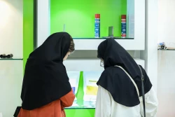 بازدید دانشجویان دانشگاه علوم پزشکی جندی شاپور اهواز از نمایشگاه ستاد توسعه فناوری‌های نانو و میکرو 12
