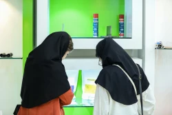 بازدید دانشجویان دانشگاه علوم پزشکی جندی شاپور اهواز از نمایشگاه ستاد توسعه فناوری‌های نانو و میکرو 12
