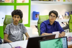 بازدید دانش آموزان متوسطه دوم مدرسه علامه حلی از نمایشگاه ستاد توسعه فناوری های نانو و میکرو 6