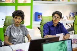 بازدید دانش آموزان متوسطه دوم مدرسه علامه حلی از نمایشگاه ستاد توسعه فناوری های نانو و میکرو 6