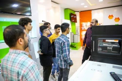 بازدید دانش آموزان متوسطه دوم مدرسه علامه حلی از نمایشگاه ستاد توسعه فناوری های نانو و میکرو 11