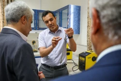 بازدید دکتر احمدوند دبیر ستاد توسعه فناوری‌های نانو و میکرو از دانشگاه کاشان به مناسبت هفته فناوری نانو 23