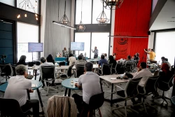 رویداد تامین مالی و سرمایه گذاری خطر پذیری در مرکز صنعتی سازی نانوفناوری کاربردی (آکام)
 6