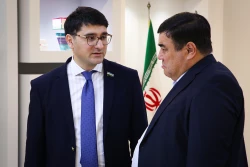 بازدید جمعی از فعالان رسانه ای سراسر دنیا از ستاد توسعه فناوری های نانو و میکرو 9