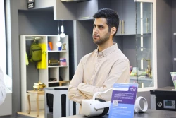 بازدید جمعی از فعالان رسانه ای سراسر دنیا از ستاد توسعه فناوری های نانو و میکرو 11