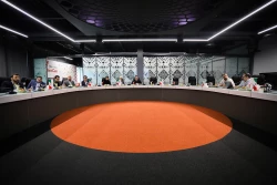 بازدید دبیر ستاد توسعه فناوری‌های نانو و میکرو از شرکت دارویی سینا ژن 2