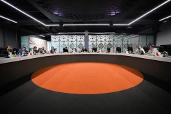 بازدید دبیر ستاد توسعه فناوری‌های نانو و میکرو از شرکت دارویی سینا ژن 2