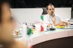 بازدید دبیر ستاد توسعه فناوری‌های نانو و میکرو از شرکت دارویی سینا ژن 3