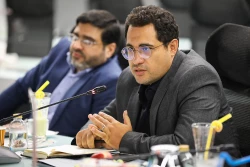 بازدید دبیر ستاد توسعه فناوری‌های نانو و میکرو از شرکت دارویی سینا ژن 4