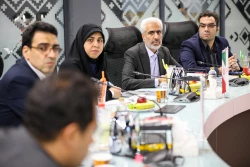 بازدید دبیر ستاد توسعه فناوری‌های نانو و میکرو از شرکت دارویی سینا ژن 5