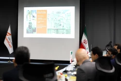 بازدید دبیر ستاد توسعه فناوری‌های نانو و میکرو از شرکت دارویی سینا ژن 9