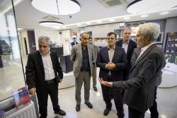بازدید دکتر بیگ‌زاده مدیرعامل محترم شرکت سهامی نمایشگاه‌های بین‌المللی از ستاد نانو و میکرو
 4
