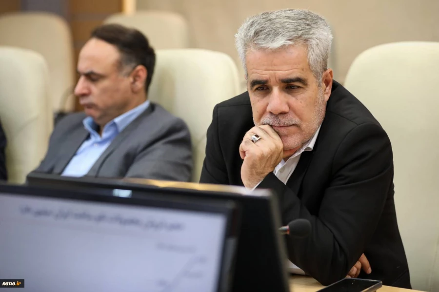 بازدید دکتر بیگ‌زاده مدیرعامل محترم شرکت سهامی نمایشگاه‌های بین‌المللی از ستاد نانو و میکرو
 6