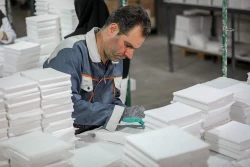 بازدید خبرنگاران و فعالان رسانه‌ای از شرکت نانویی اطلس سرام تولیدکننده آجرهای دیرگداز نیروگاهی
 12