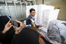 بازدید خبرنگاران و فعالان رسانه‌ای از شرکت نانویی اطلس سرام تولیدکننده آجرهای دیرگداز نیروگاهی
 16