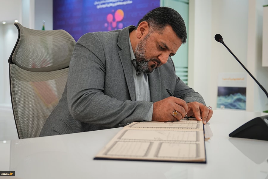 بازدید دکتر عظیمی‌راد سخنگوی کمیسیون آموزش مجلس از ستاد نانو 11