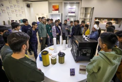 بازدید دانش آموزان دبیرستان ملاصدرا از
 نمایشگاه محصولات فناوری نانو 6