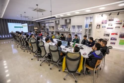 بازدید دانش آموزان دبیرستان ملاصدرا از
 نمایشگاه محصولات فناوری نانو 18