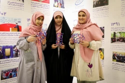 بازدید دانش آموزان پایه ششم مدرسه مهر هشتم از نمایشگاه ستاد توسعه فناوری های نانو و میکرو 2