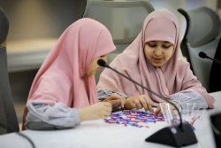 بازدید دانش آموزان پایه ششم مدرسه مهر هشتم از نمایشگاه ستاد توسعه فناوری های نانو و میکرو 4