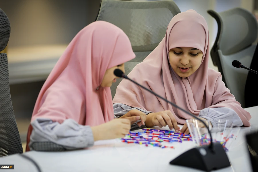 بازدید دانش آموزان پایه ششم مدرسه مهر هشتم از نمایشگاه ستاد توسعه فناوری های نانو و میکرو 4