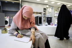 بازدید دانش آموزان پایه ششم مدرسه مهر هشتم از نمایشگاه ستاد توسعه فناوری های نانو و میکرو 15