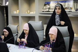 بازدید دانش آموزان پایه ششم مدرسه مهر هشتم از نمایشگاه ستاد توسعه فناوری های نانو و میکرو 7