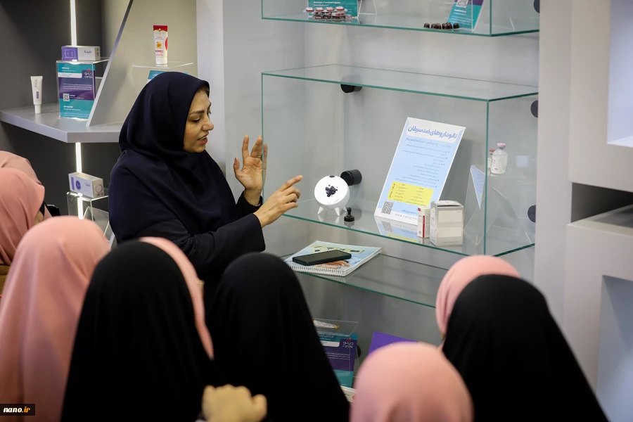 بازدید دانش آموزان پایه ششم مدرسه مهر هشتم از نمایشگاه ستاد توسعه فناوری های نانو و میکرو 19