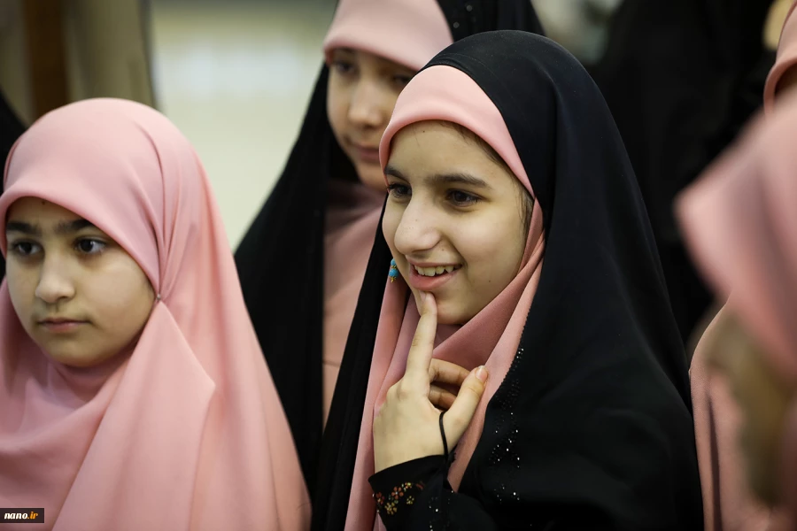 بازدید دانش آموزان پایه ششم مدرسه مهر هشتم از نمایشگاه ستاد توسعه فناوری های نانو و میکرو 20