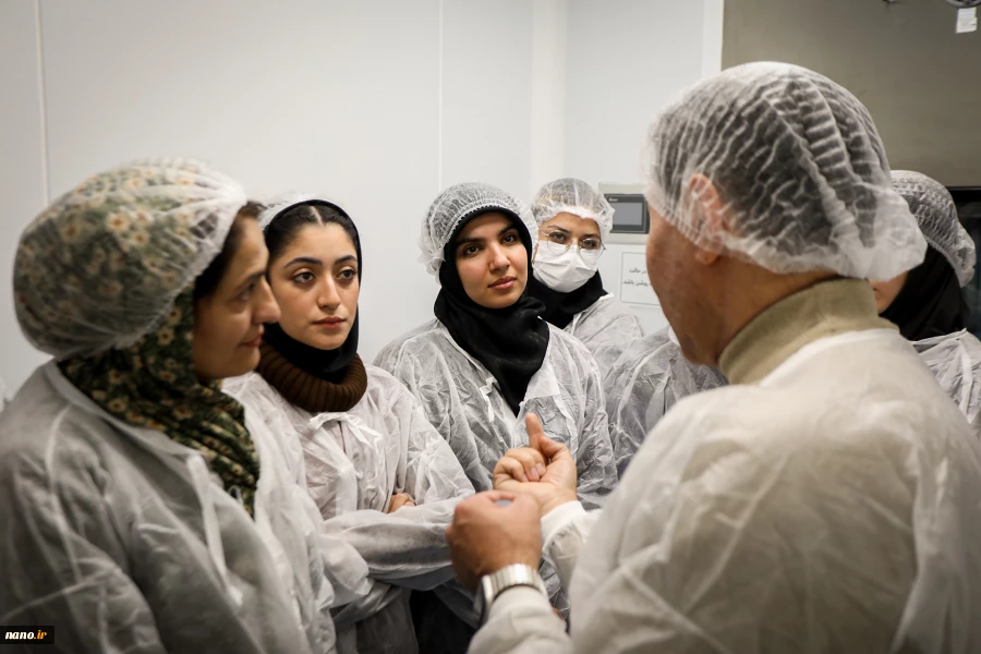 بازدید خبرنگاران و فعالان رسانه از شرکت دارویی نانو دارو پژوهان 13