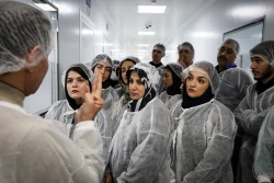 بازدید خبرنگاران و فعالان رسانه از شرکت دارویی نانو دارو پژوهان 17