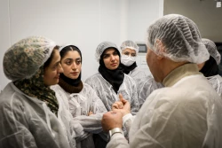 بازدید خبرنگاران و فعالان رسانه از شرکت دارویی نانو دارو پژوهان 20