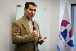 بازدید خبرنگاران و فعالان رسانه از شرکت دارویی نانو دارو پژوهان 9